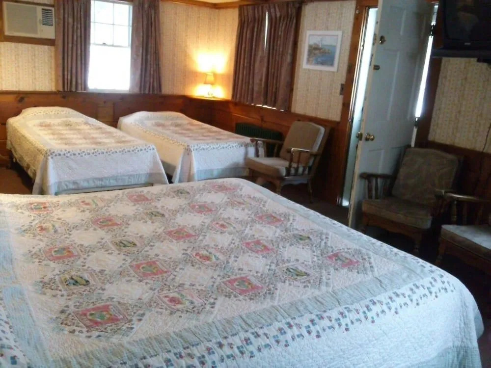 White Trellis Motel