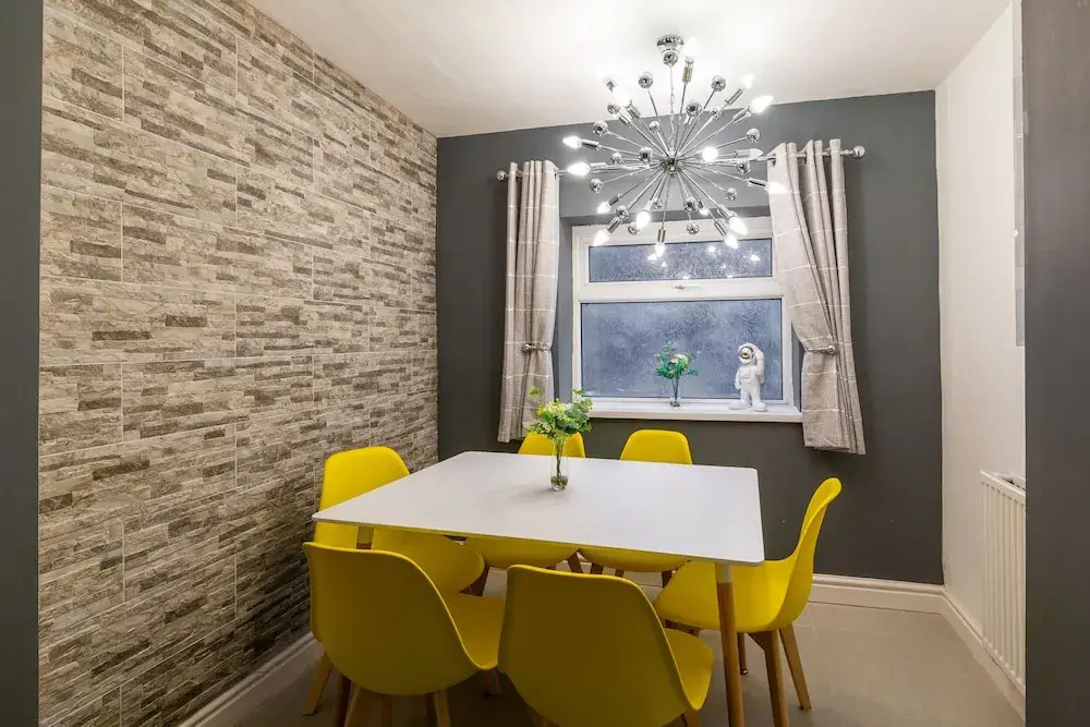 Lush Apartments 4 Bedroom House - Gilroy