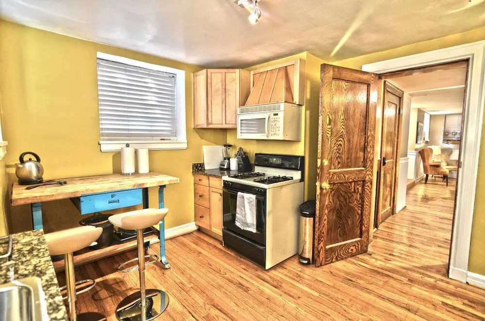 1717 Northwest Apartment #1030 - 2 Br Apts