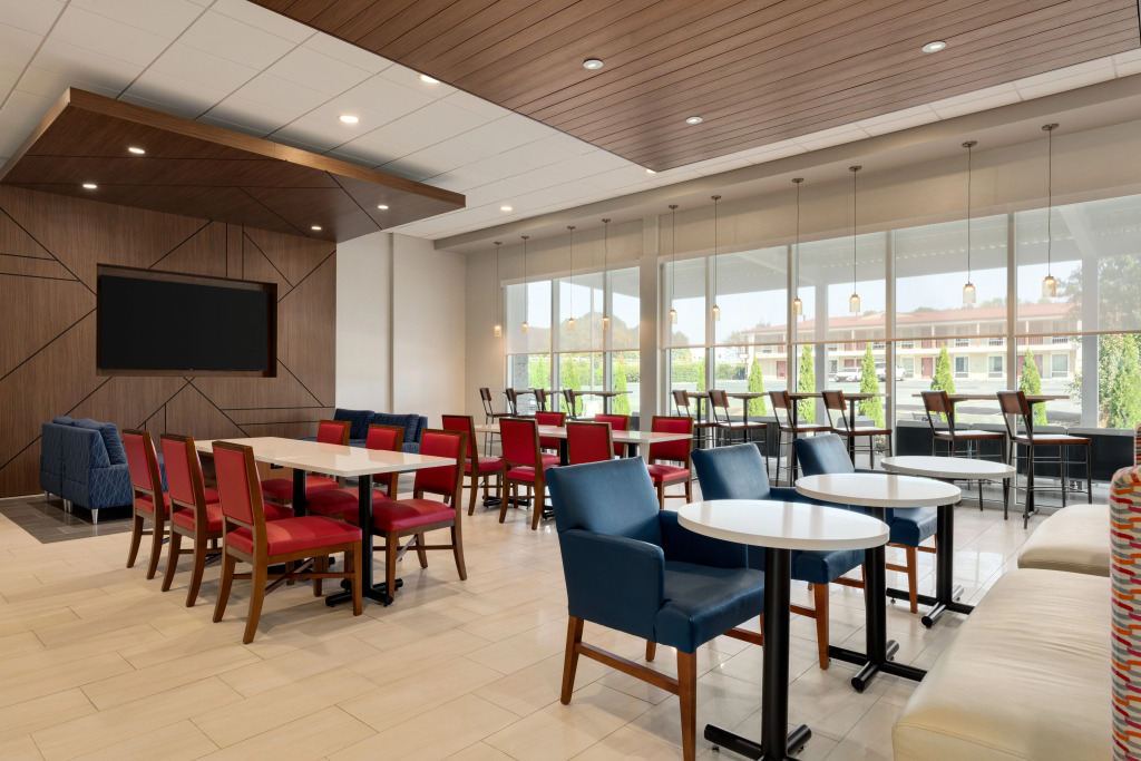 Holiday Inn Express & Suites - Dalton - Walnut Ave by IHG