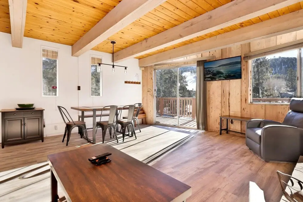 2235-bear Mountain Views 3 Bedroom Home by RedAwning