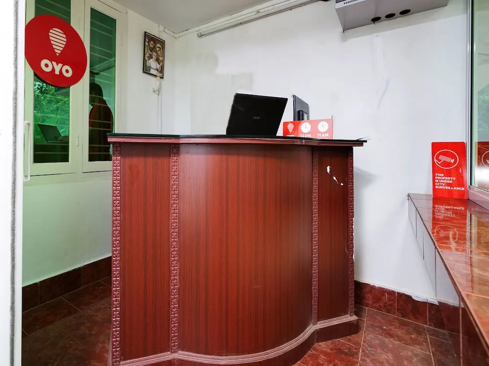 OYO 13011 Le Pepper