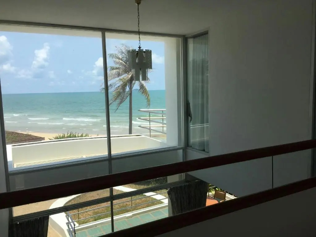 Private Beach Front 5 Bedrooms House