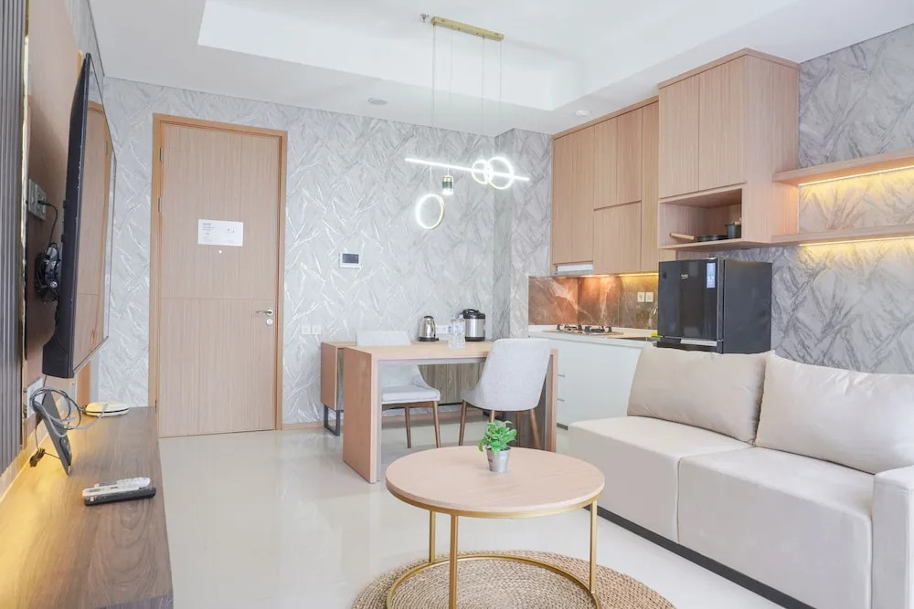 Comfort And Modern Look 2Br At 26Th Floor Samara Suites Apartment