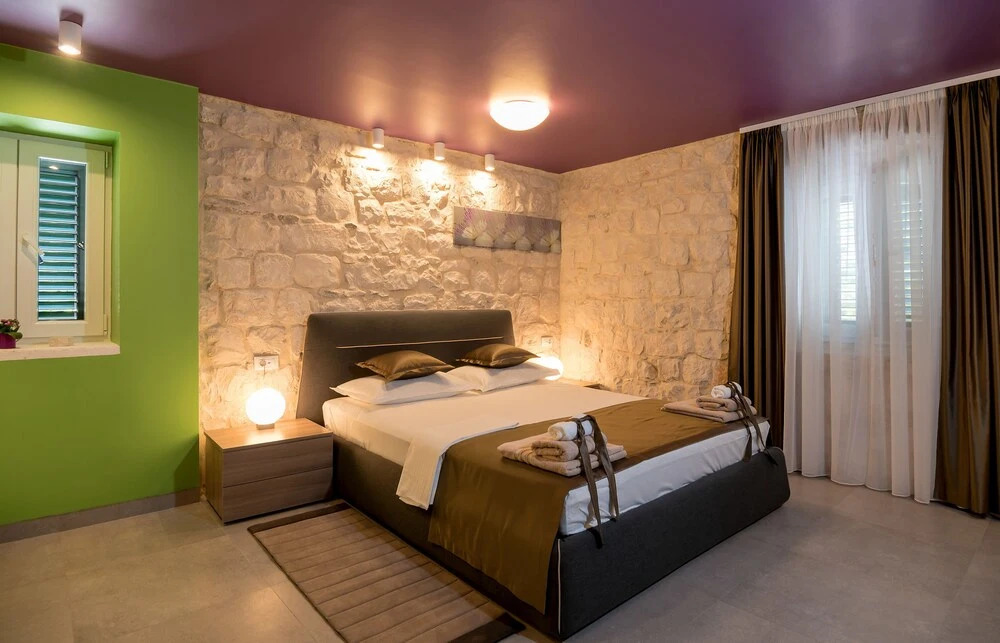 Annies stone Studio & Room