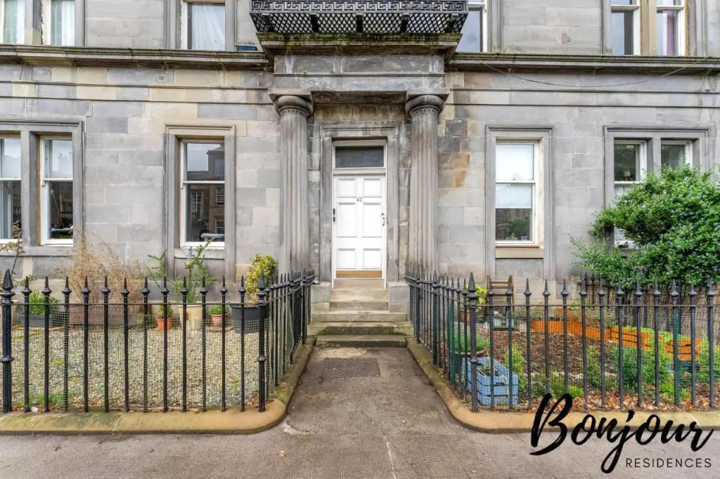 Central Cozy 2BR-1BA near Princes Street