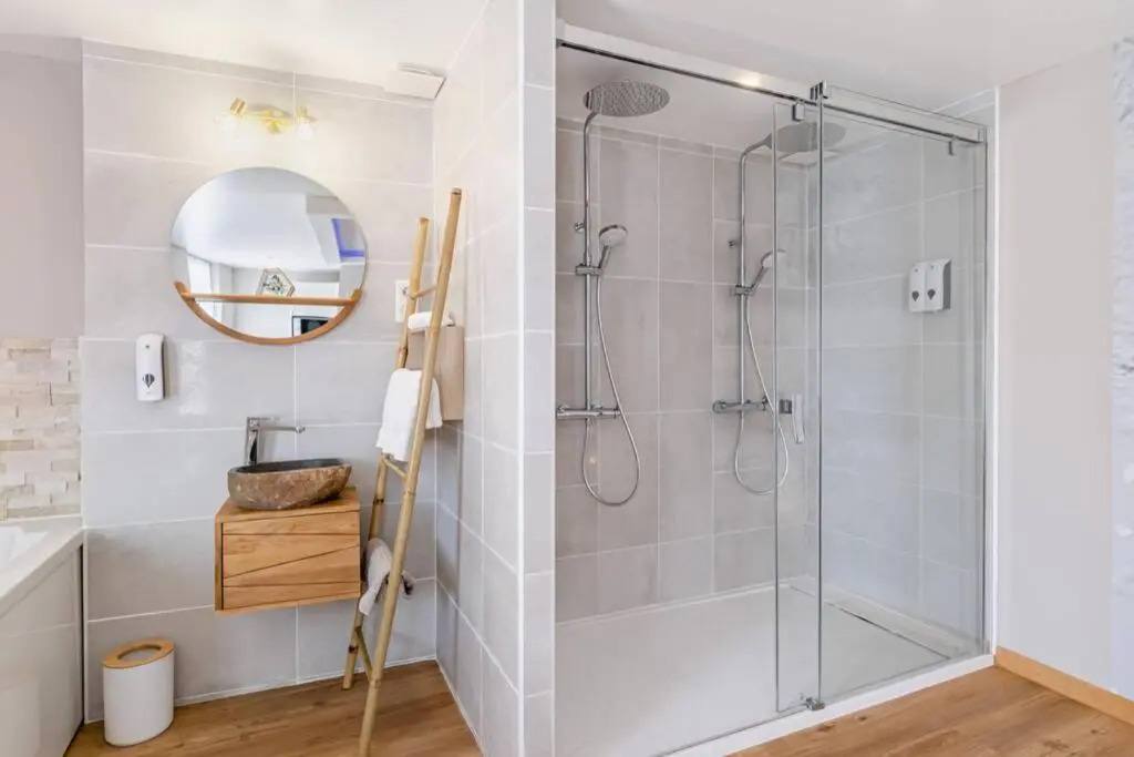 Studio Love room Spa Baignoire double La Ciotat Centre port