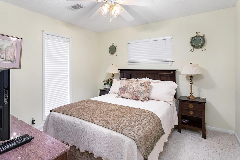 11908 Old Demere Rd by Hodnett Cooper