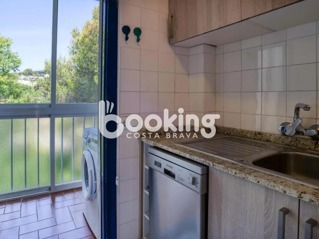 Vilar d'Aro Apartament per 4 persones a tocar del carril bici i molt prop de la platja de Sant Pol, en urbanització tranquil la