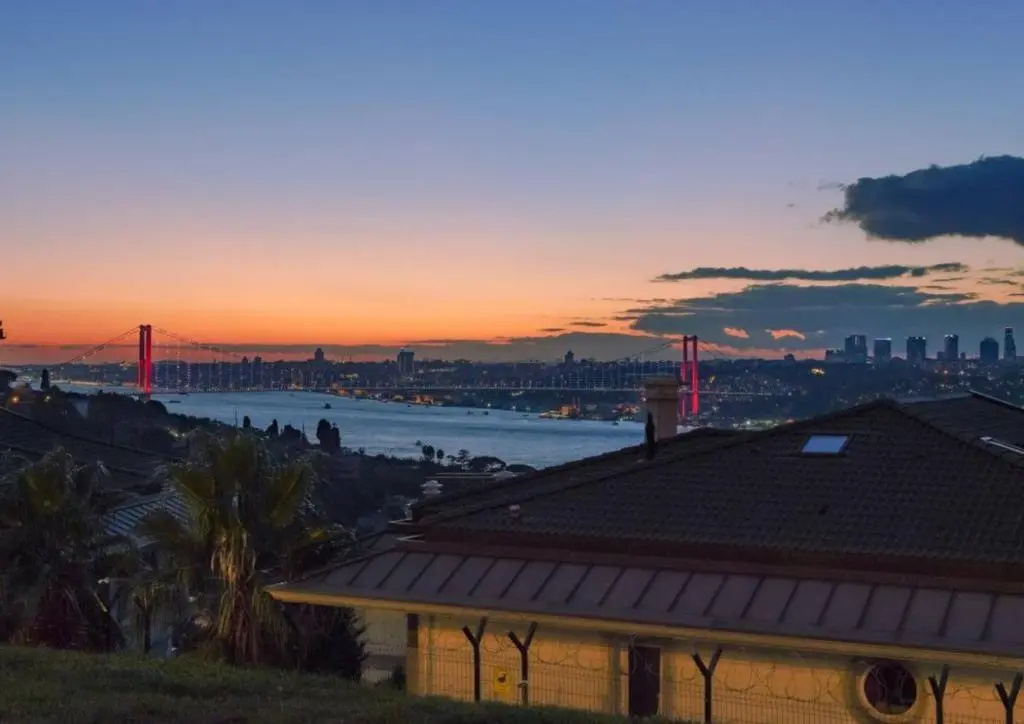 Full Bosphorus view new 3 bedroom apartment beside Çamlıktepe Park in famous Uskudar on the Asian side of Istanbul