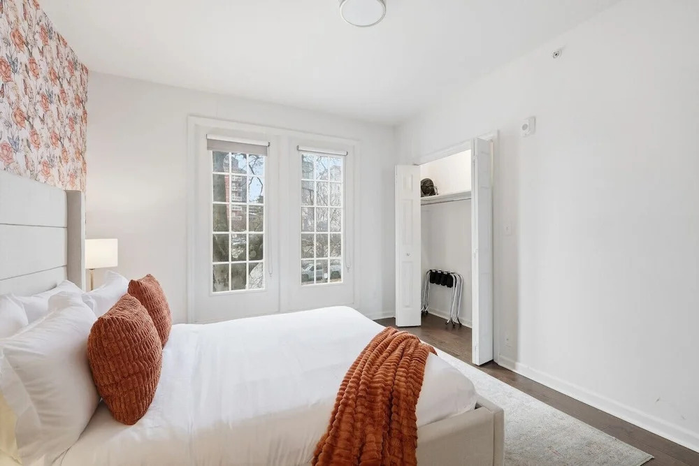 Bright 3BR Aptclose to Universities Parking