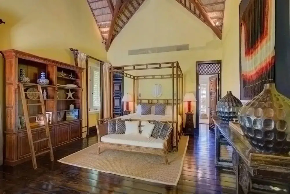 6 BR Beachfront Lush Oasis
