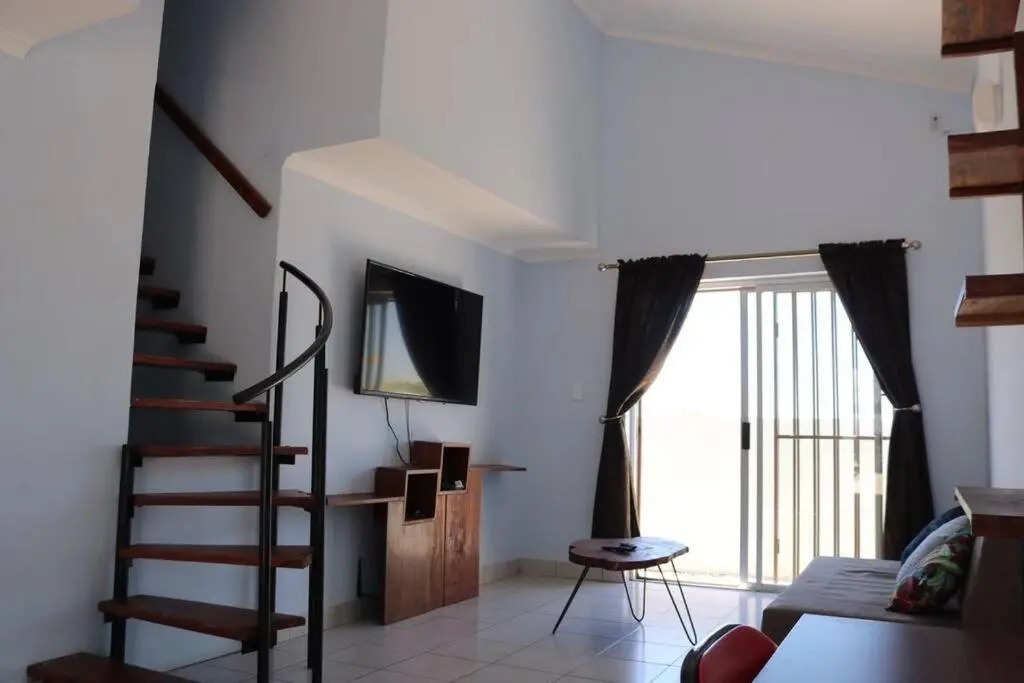 Cozy 2 bedroom loft close to the city centre.
