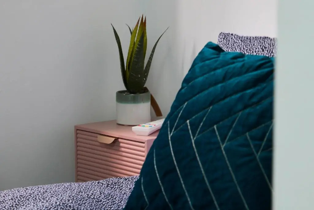 Cosy 4Bedroom House Near City Centre By Homebird Property Management Short Lets & Serviced Accommodation Leeds With Private Parking & Garden
