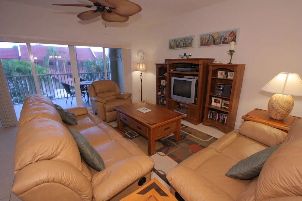 Bradenton Beach Club by RVA