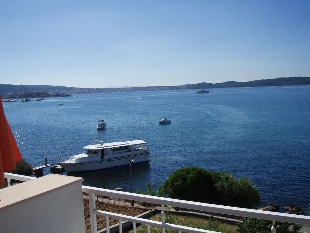 Gem of the sea luxury beach apartment with brand new heating infinity pool