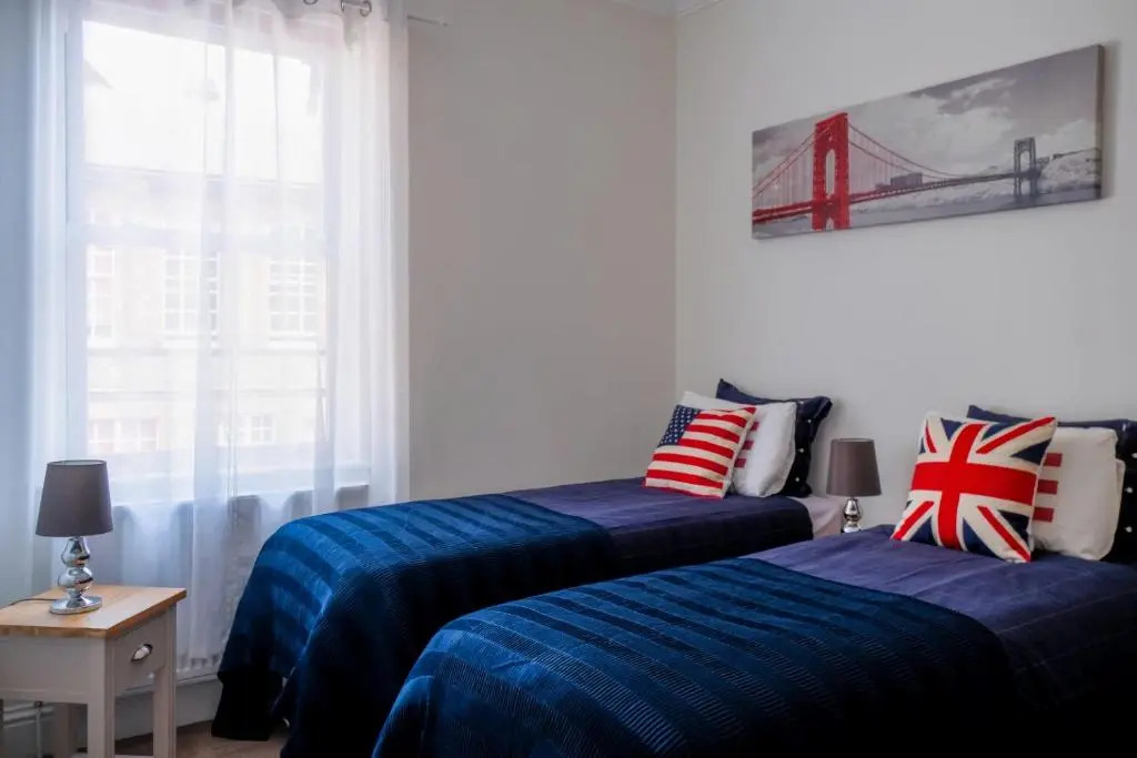 6 Blue Bridge Luxury Apartment