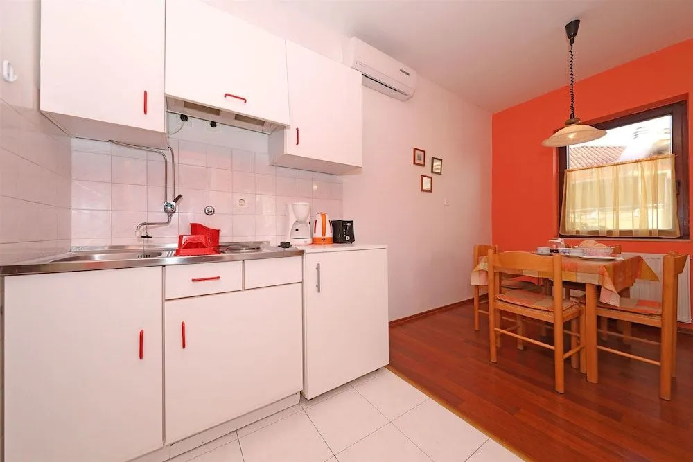 Apartments Josip