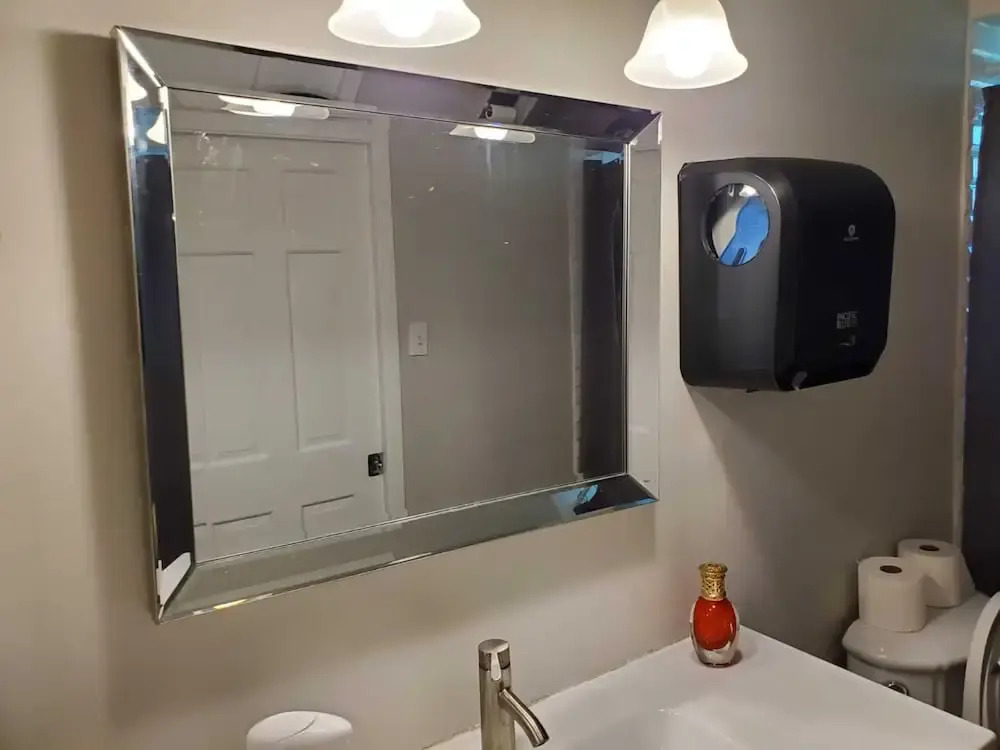 Colline-Single Room- Self Check-In