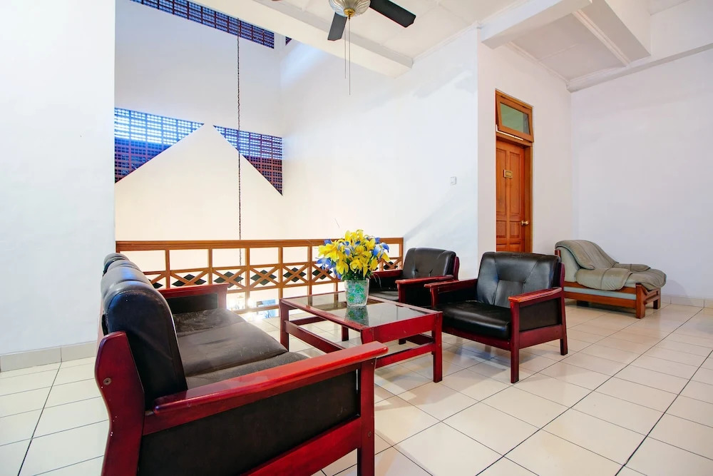 Oyo 1602 Trim Tiga Hotel