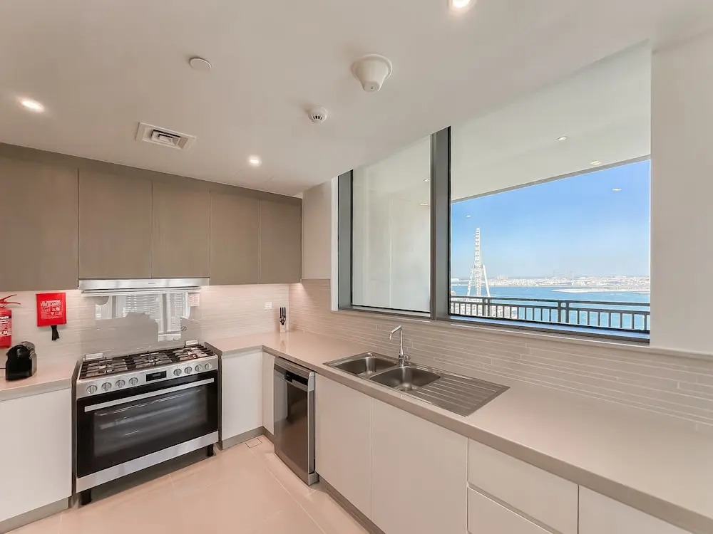 Breathtaking 3BR with Sea & Marina