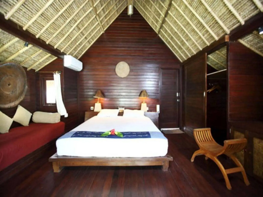 TS Hut Lembongan