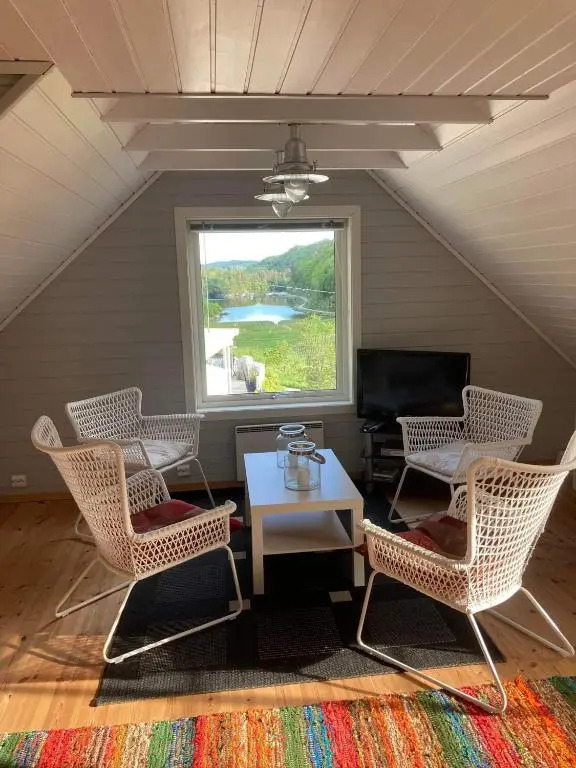 Anneks i naturskjønne Gitlevåg