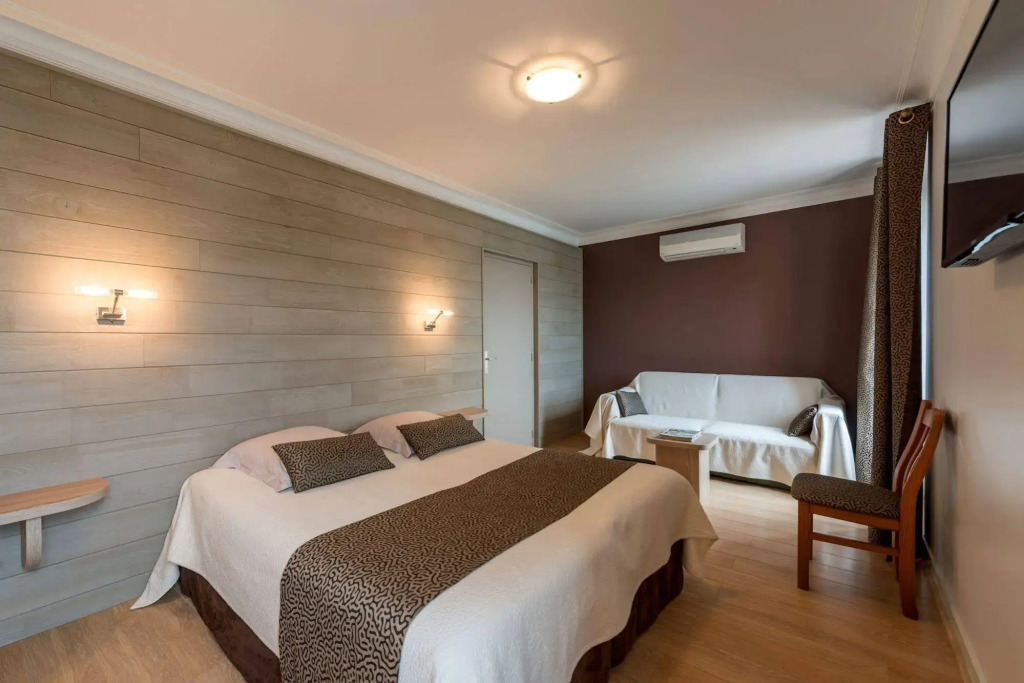 Logis Hotels - Au Poisson dArgent - Hôtel 3 étoiles et restaurant