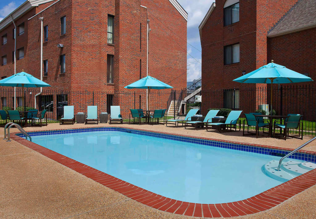 Sonesta Simply Suites Memphis East Poplar Pike