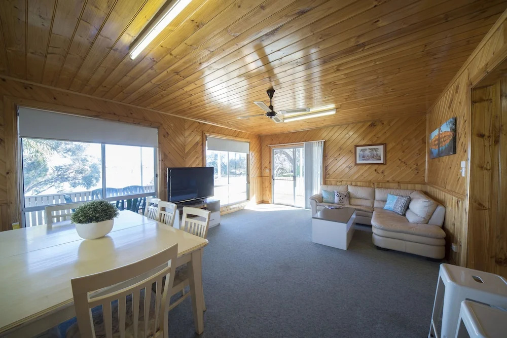 Mundic Waterfront Cottages