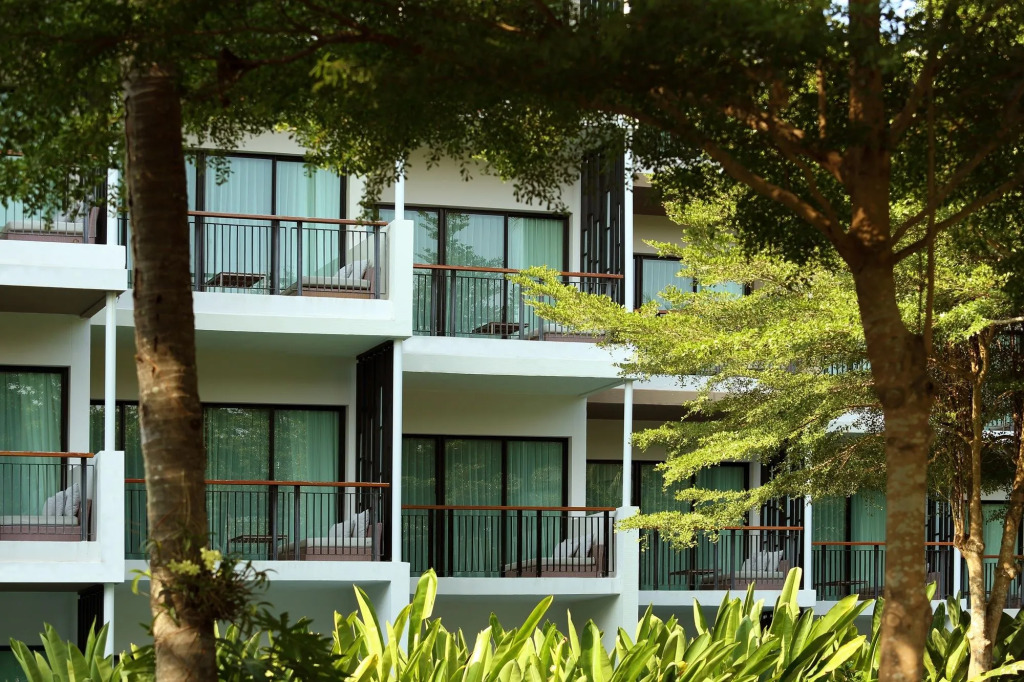 Le Meridien Phuket Mai Khao Beach Resort