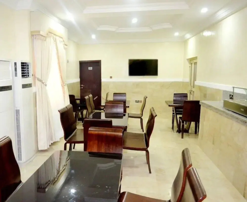 Clase Alta Hotel and Suites Limited