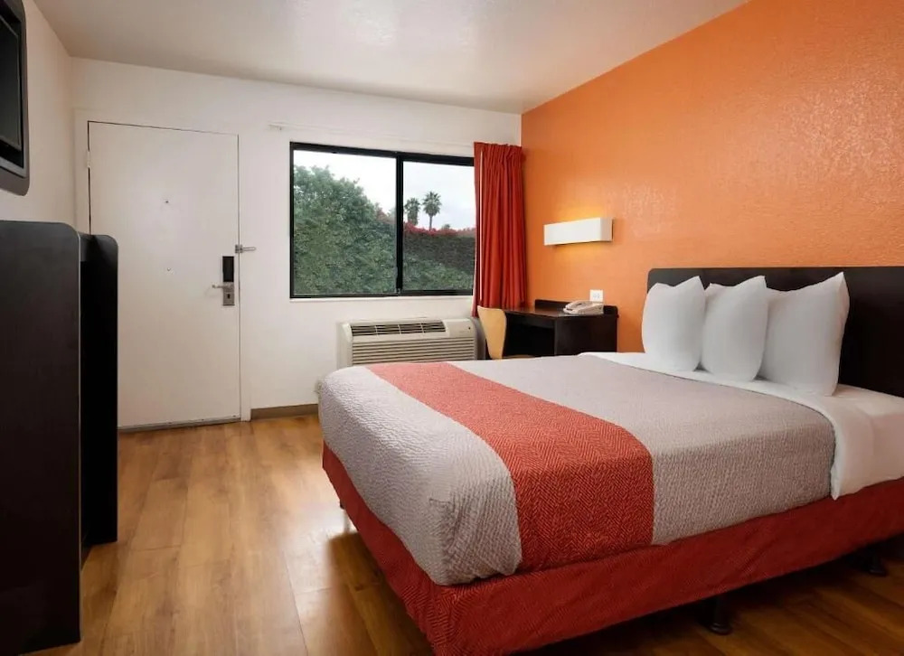 Vagabond Inn - Camarillo