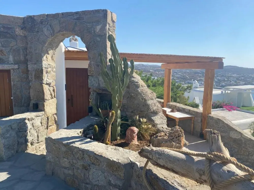 Nomade Villa 4BR over Psarou beach