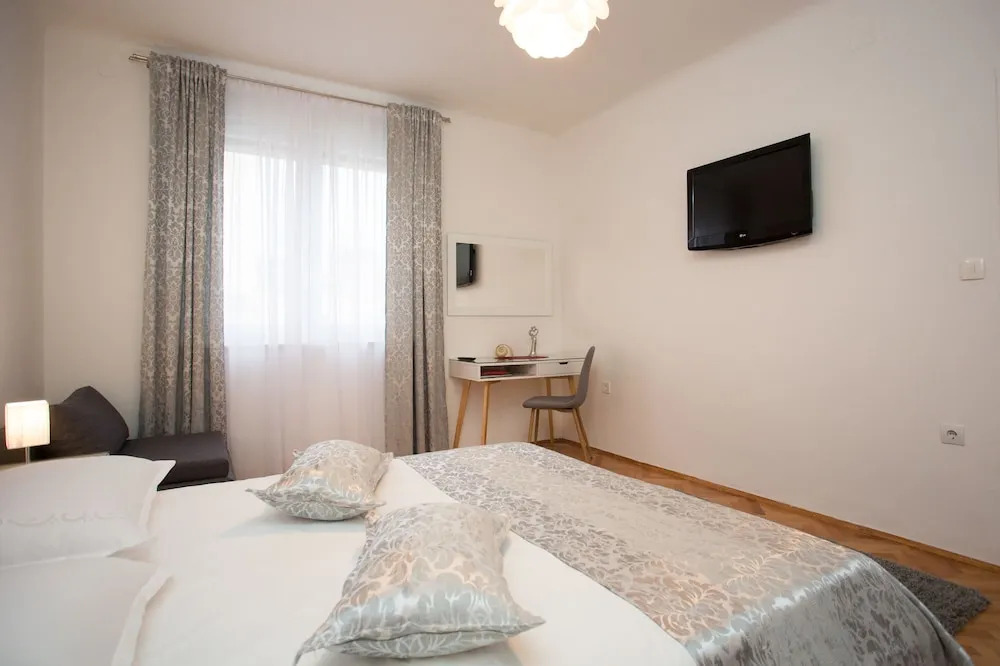 Split Center Beautiful Apartment