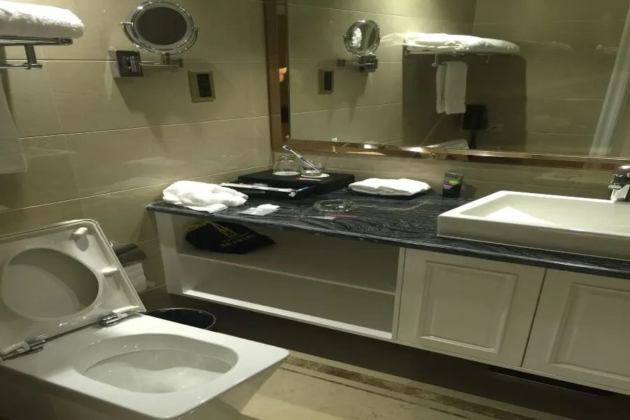 Kyle Caton Hotel