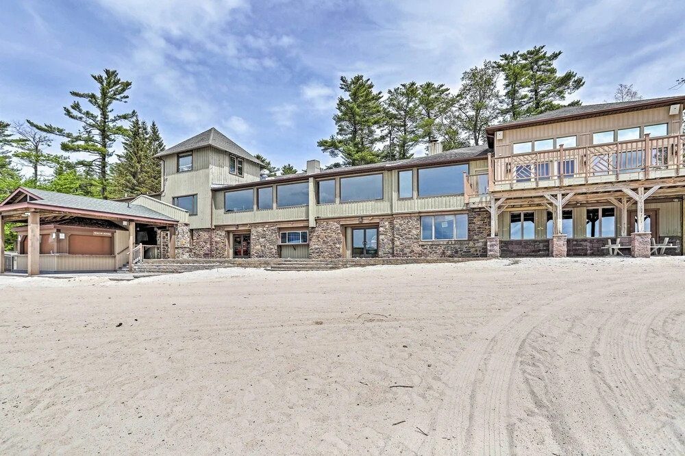Lake Naomi Luxury Home w/ Stream Pool & Fire Pit