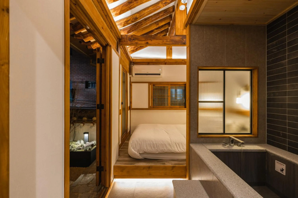 Dongyoungjae Annex by BUTLER LEE - Hanok Korean traditional house
