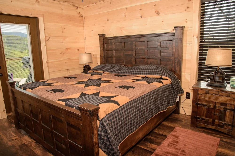 Copper Fox 3 Bedroom Cabin