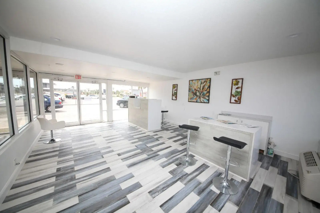 Beach House Inn with POOL & Beach Access