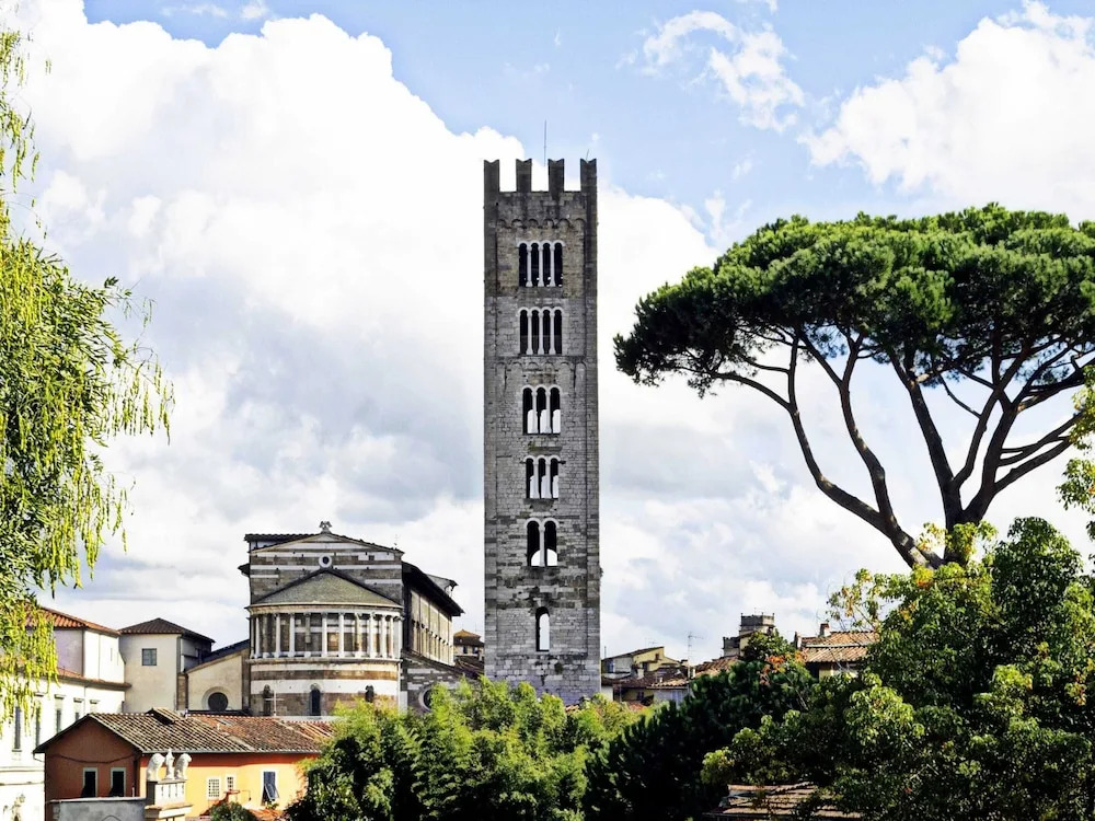 Lucca Retreat With Pool