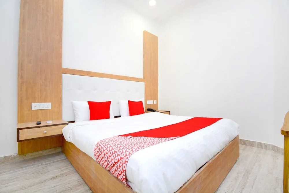 Oyo 39569 Hotel Lazeeno
