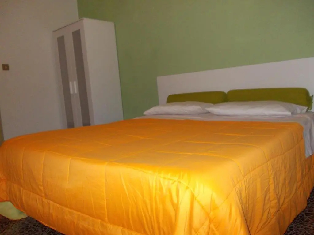 Travellers Lodge Bed & Rooms