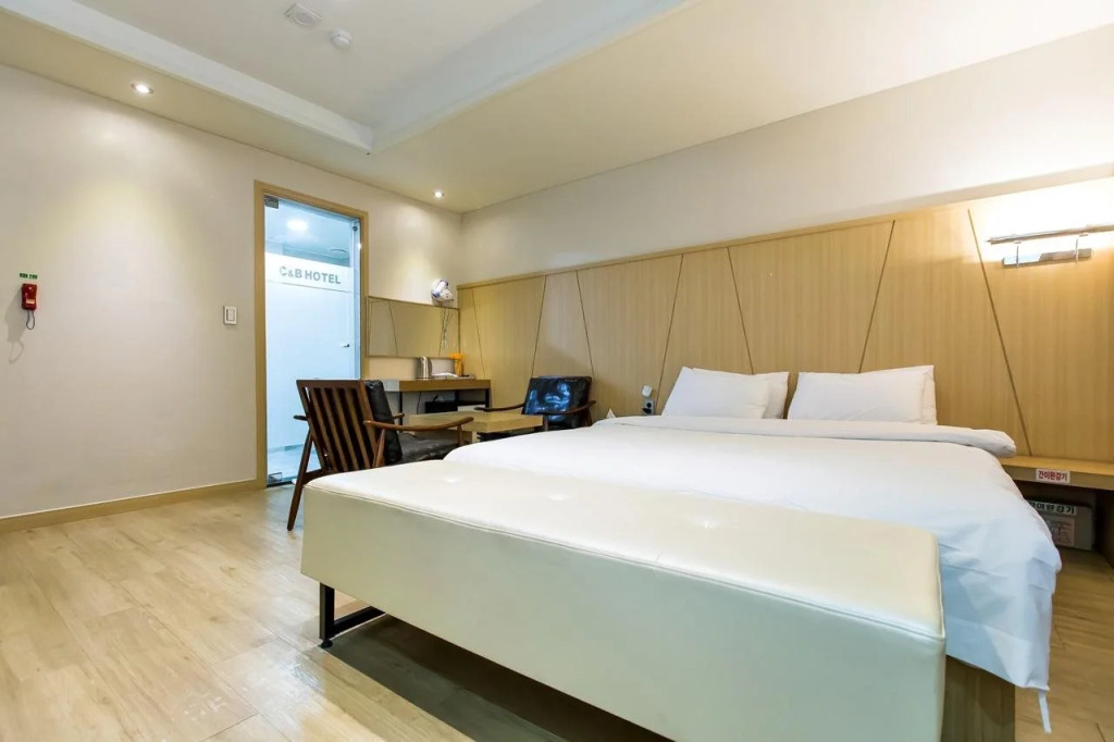 C&B Hotel