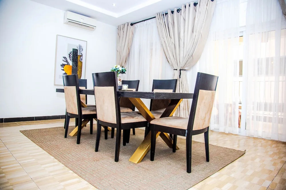 Earls Court Spintex Apartment