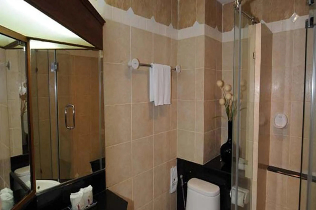 Whitehouse Condotel