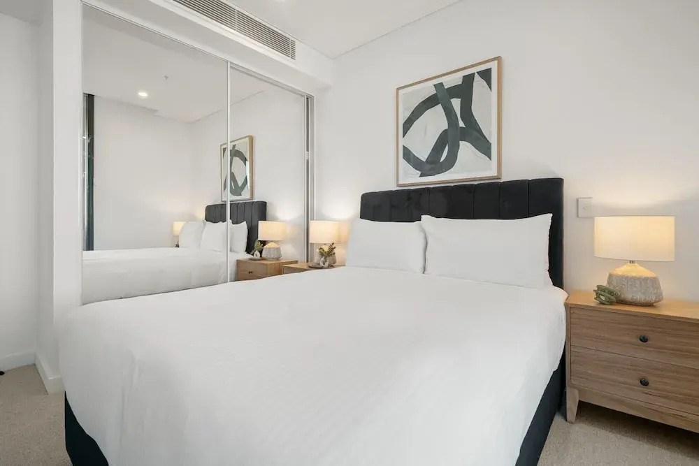 Modern 1-bed Apartment With Views in Fremantle