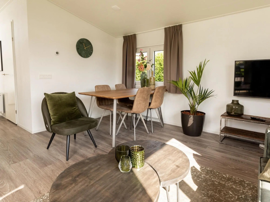 Nice chalet with a dishwasher, in a holiday park at a recreational lake