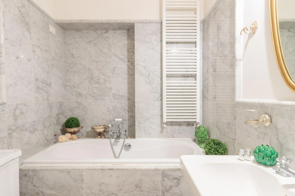 Casa Poggi in Lucca with 5 bedrooms and 3 bathrooms