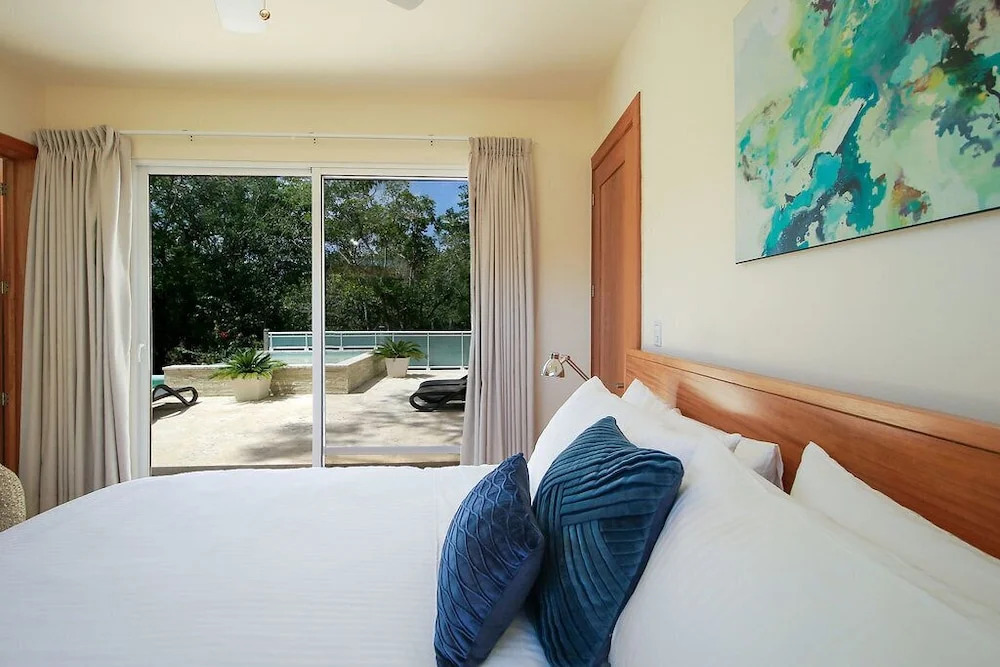 4 Master Suite Villa in Casa Linda